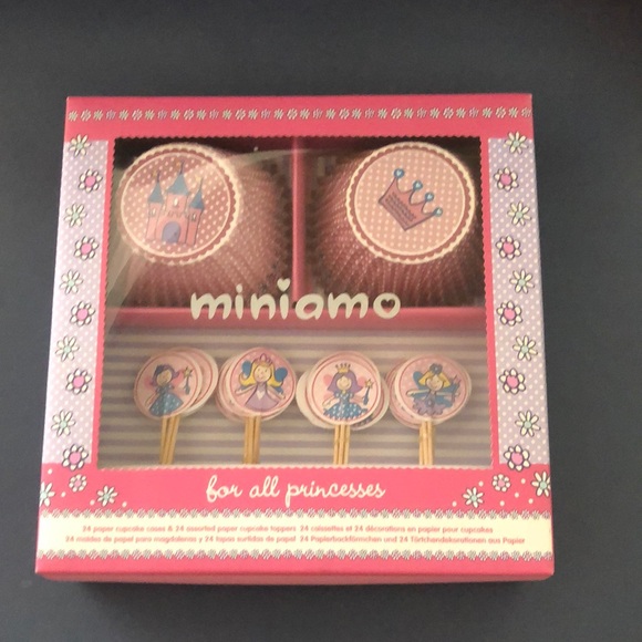 NWT Miniamo Princess Cupcake Kit-24 - Picture 2 of 3